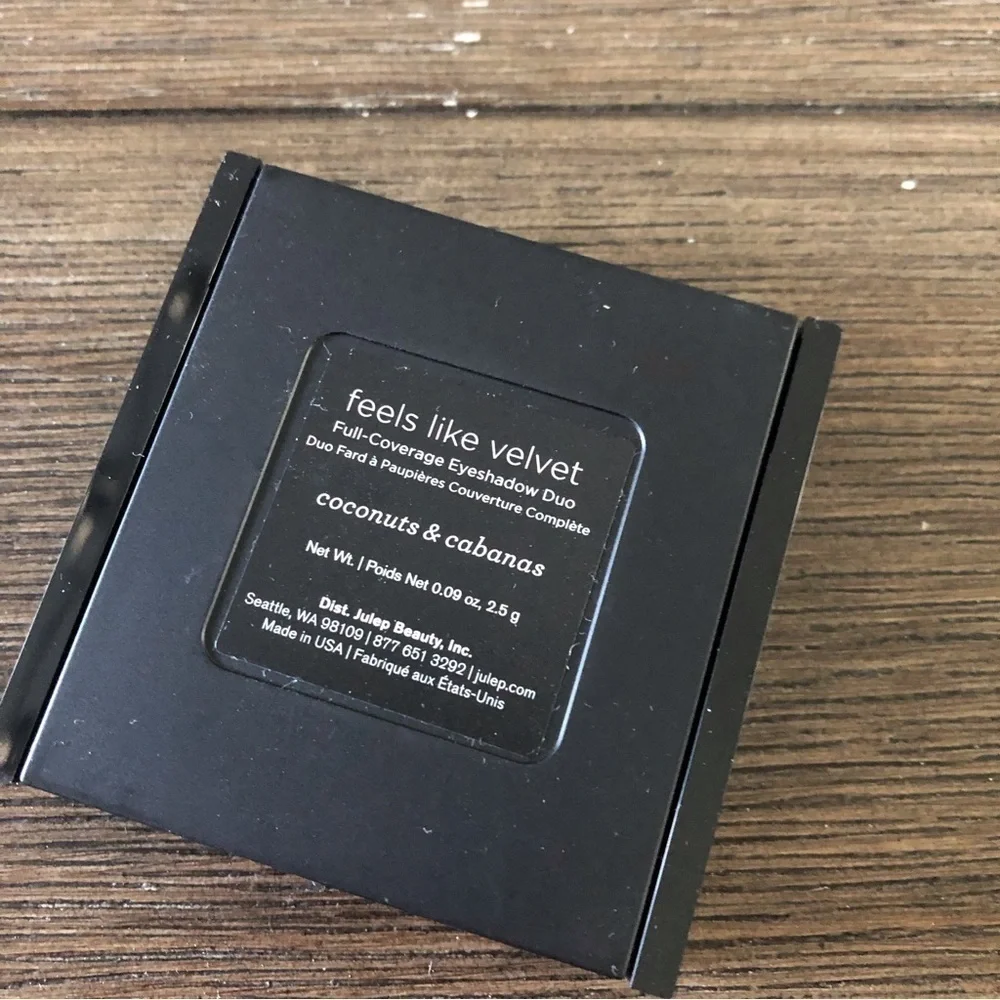 Julep Feels Like Velvet full-coverage eyeshadow duo in colors Coconuts & Cabanas